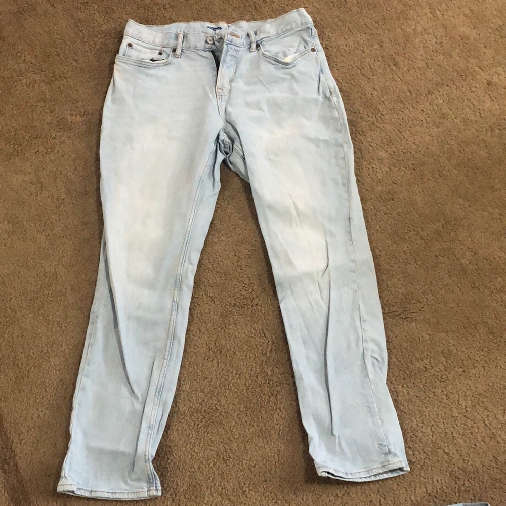 Old navy light colored blue jeans 34 x 32